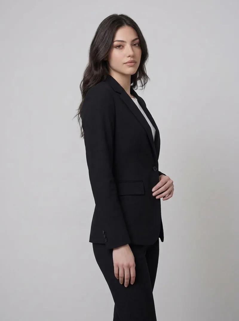 Formal Women Three-Quarter Portrait Studio - AI Prompt